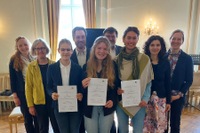 Preisträgerinnen mit Jury